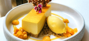 Rețetă cheesecake cu mango: Cum să pregătești un desert răcoritor acasă
